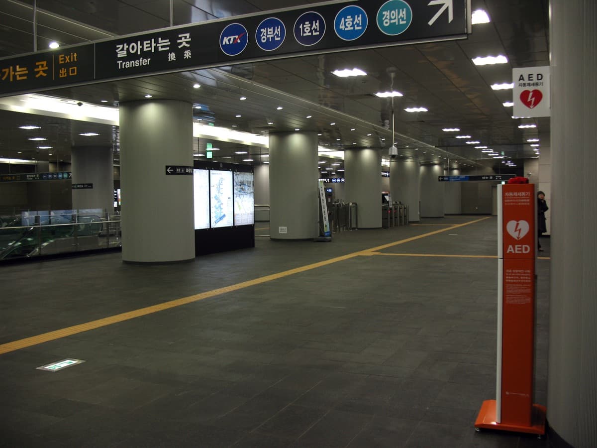 AREX gates at Seoul Station