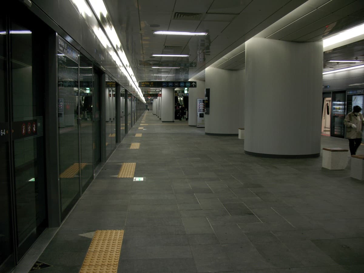 AREX platform at Seoul Station